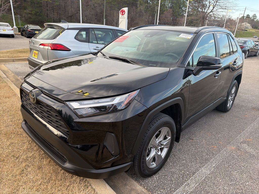 2025 Toyota RAV4 XLE FWD