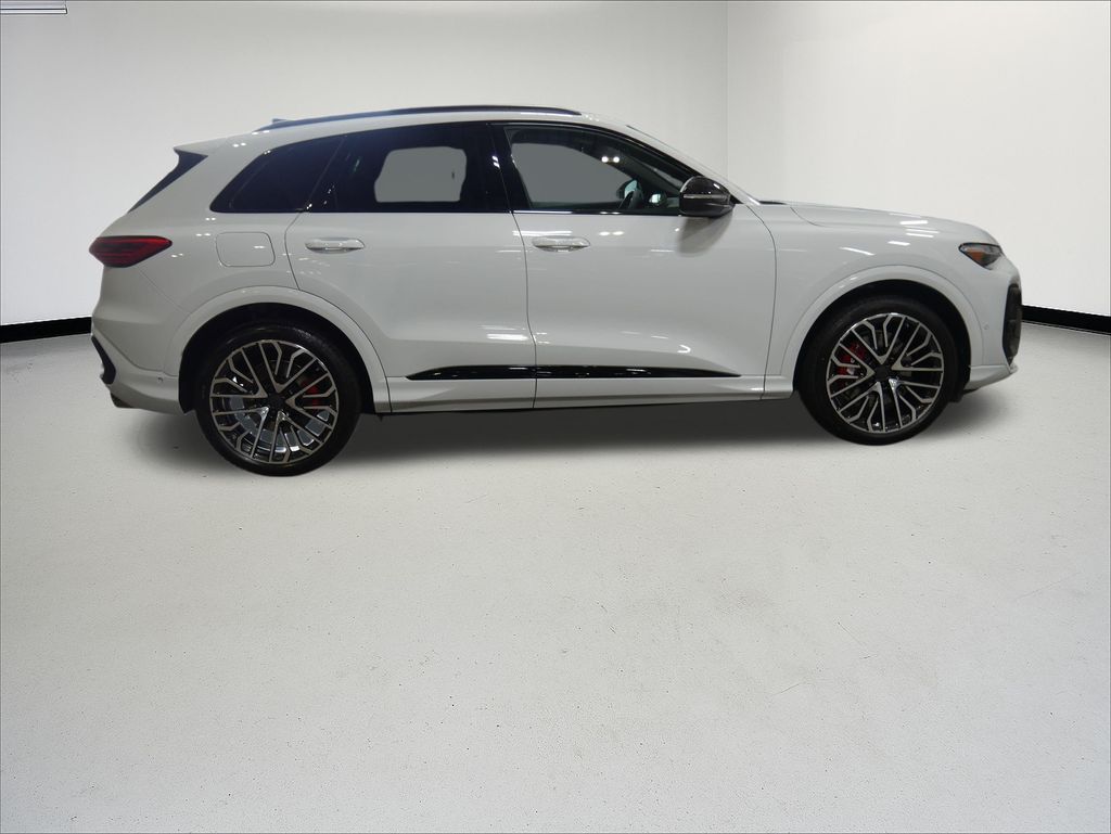 Thumbnail: 2026 Audi SQ5 - 6