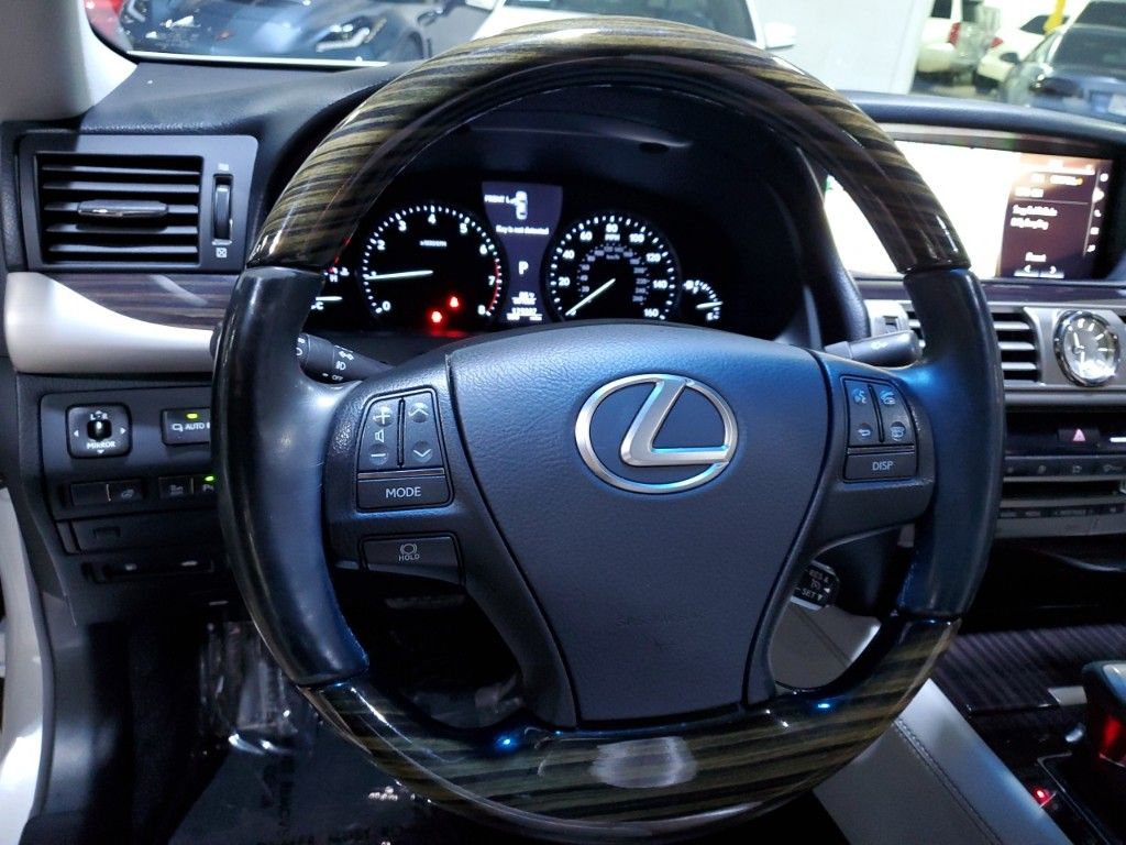 2016 Lexus LS 460 30