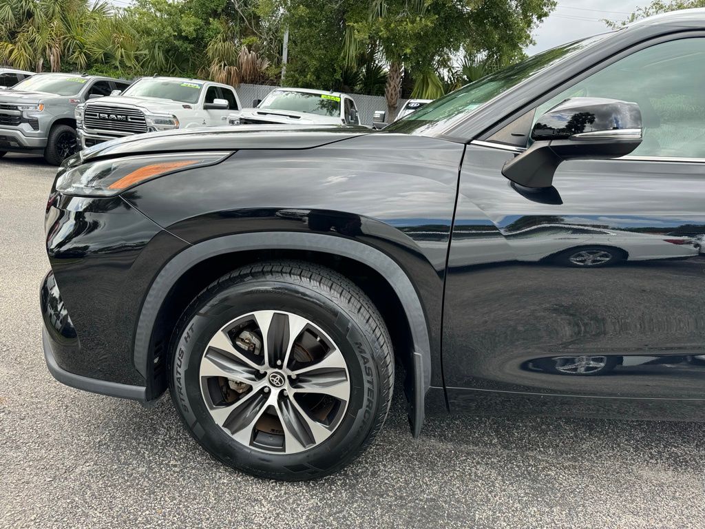 2021 Toyota Highlander XLE 11