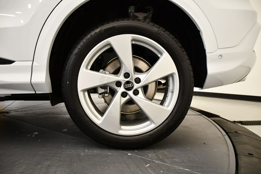 Thumbnail: 2025 Audi Q5 - 14