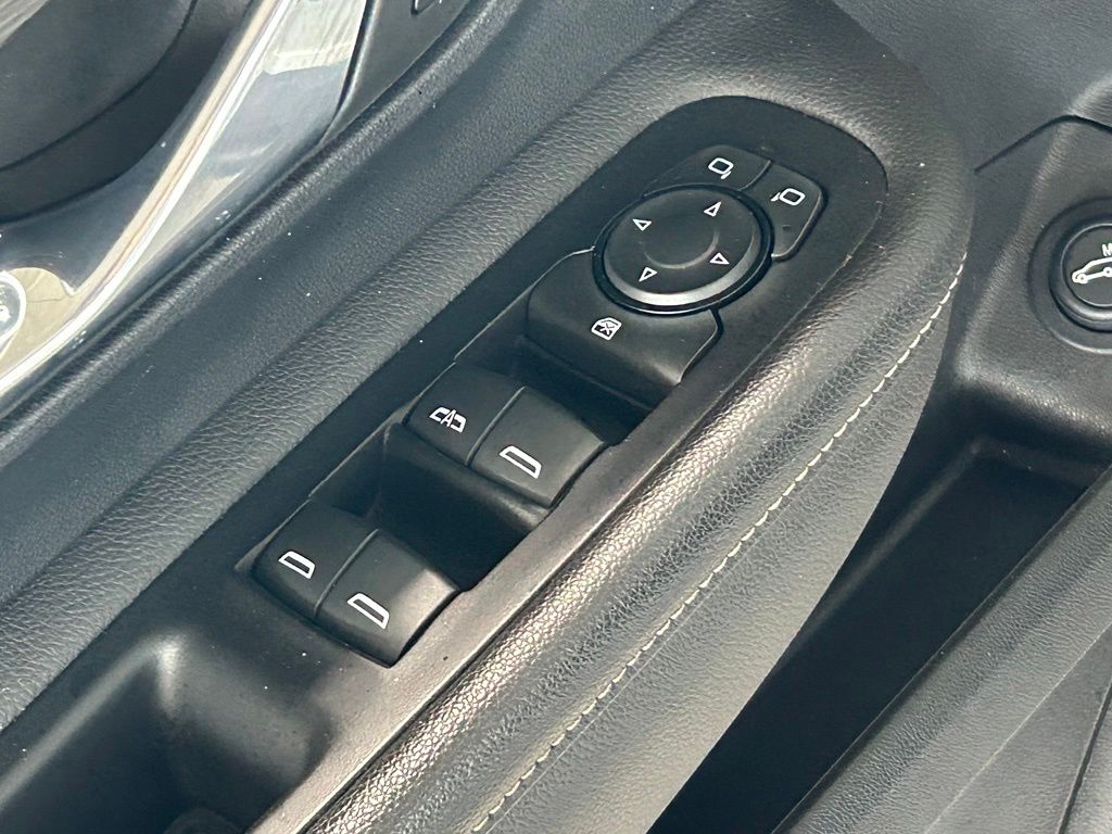 Used 2023 Summit White GMC SLE image 19