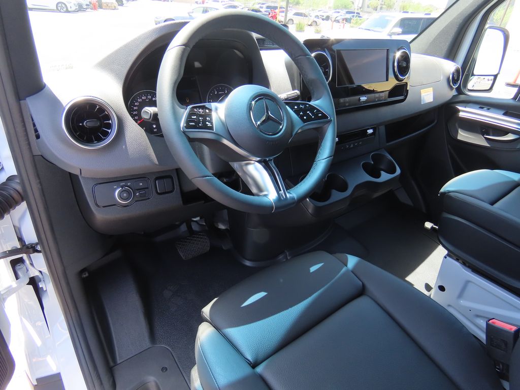2025 Mercedes-Benz Sprinter 2500 10