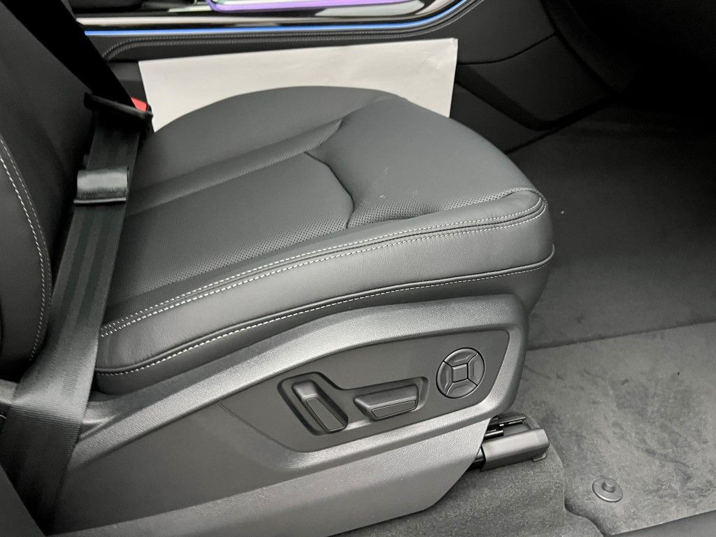 Thumbnail: 2026 Audi Q7 - 15