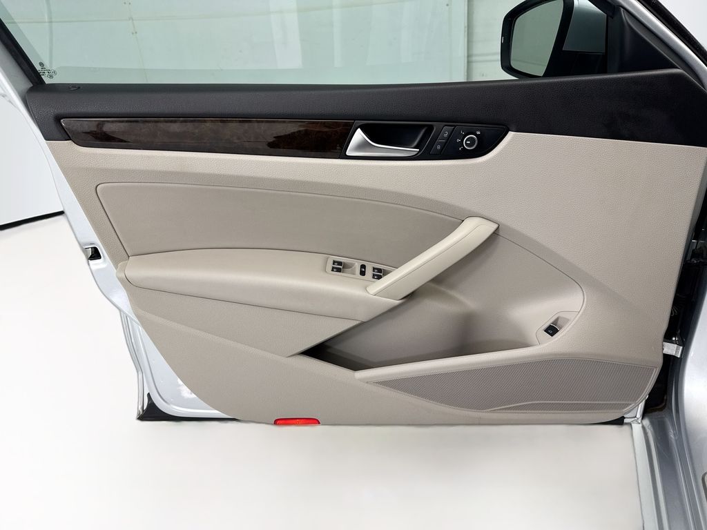 Thumbnail: 2015 Volkswagen Passat - 23