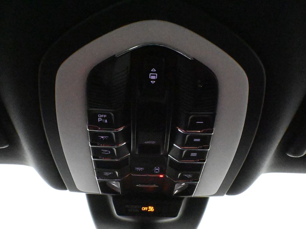 Thumbnail: 2026 Porsche Macan - 21