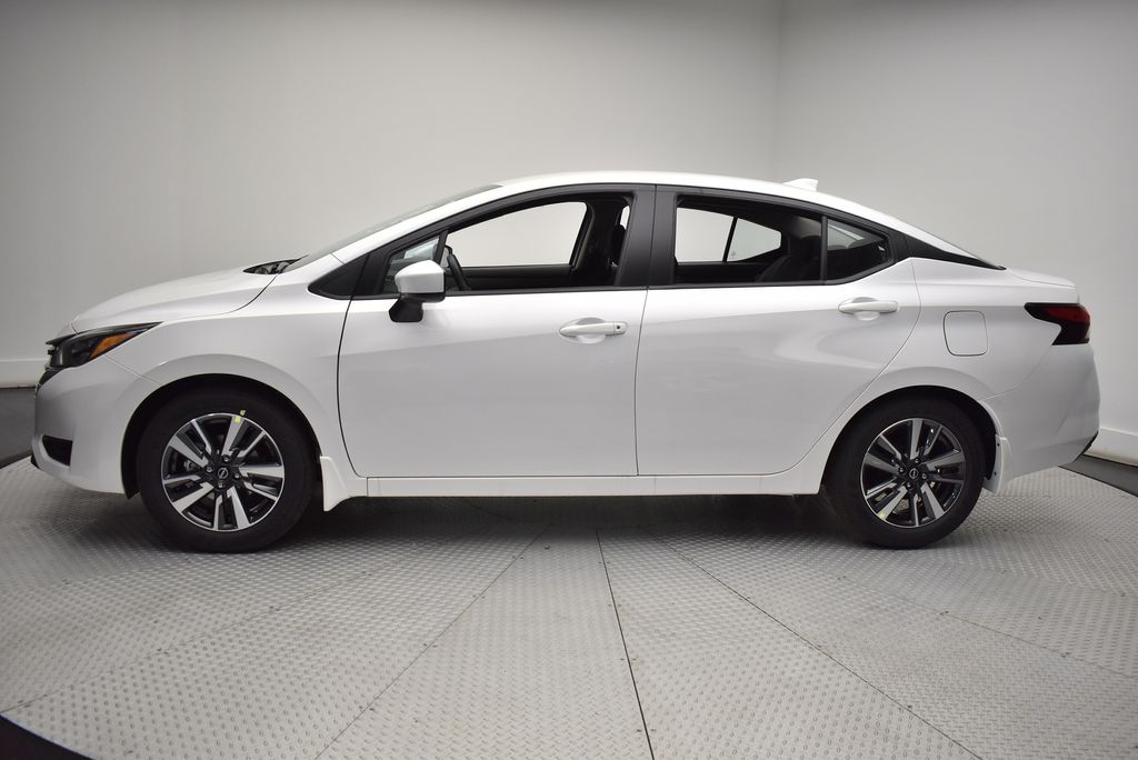 2025 Nissan Versa 1.6 SV 8