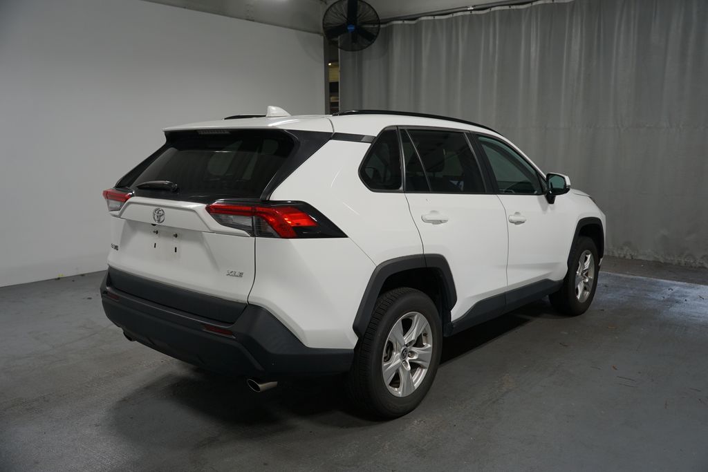 2021 Toyota RAV4 XLE 6