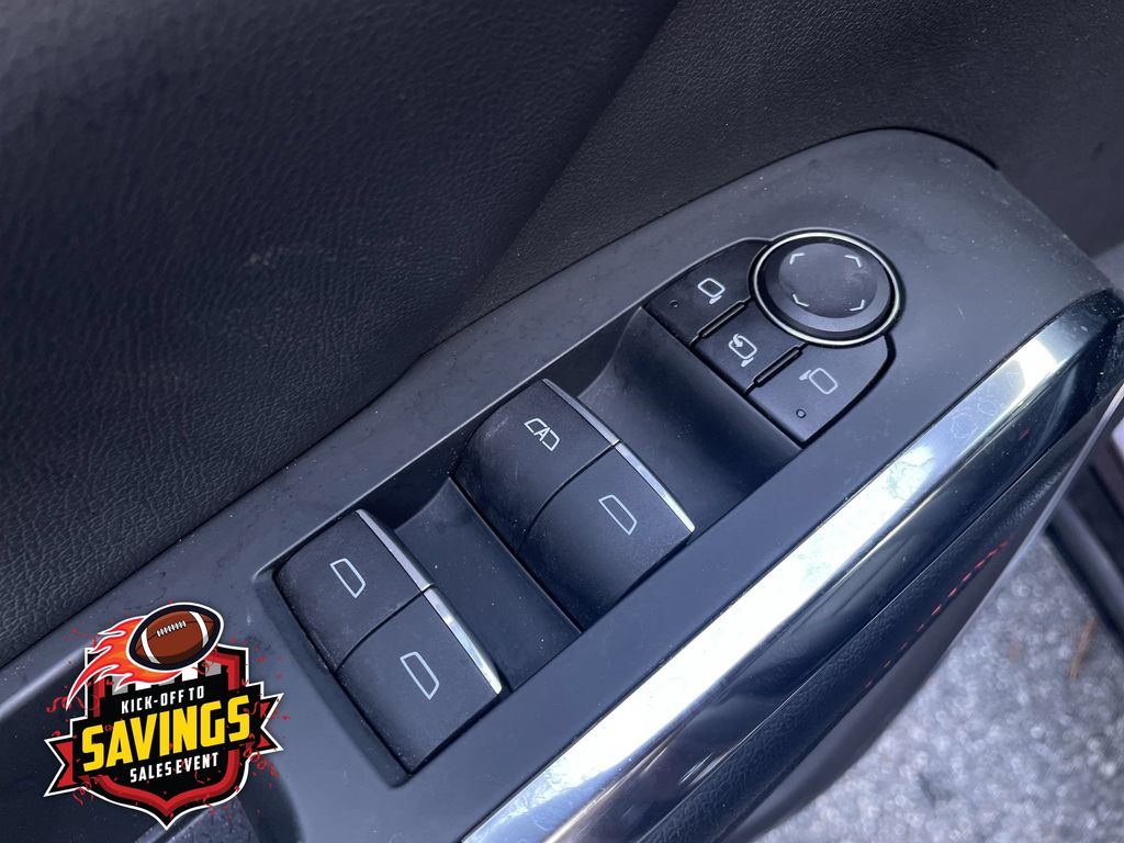 Used 2025 Chevrolet Traverse SUV