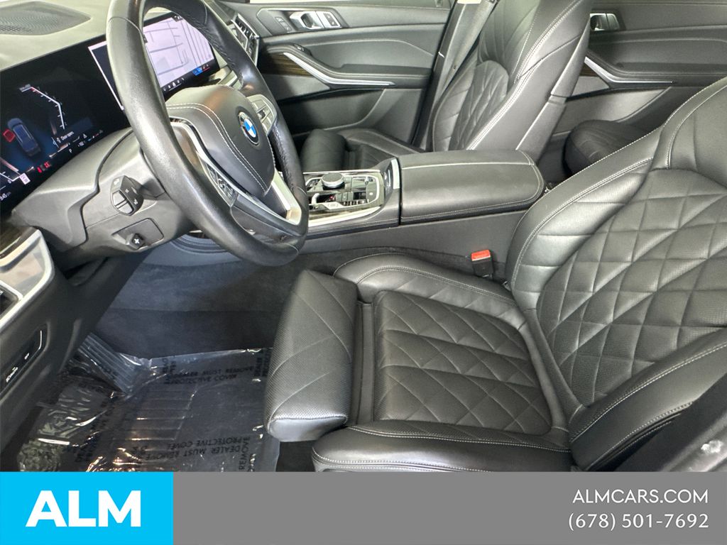 Used 2024  BMW xDrive40i image 11