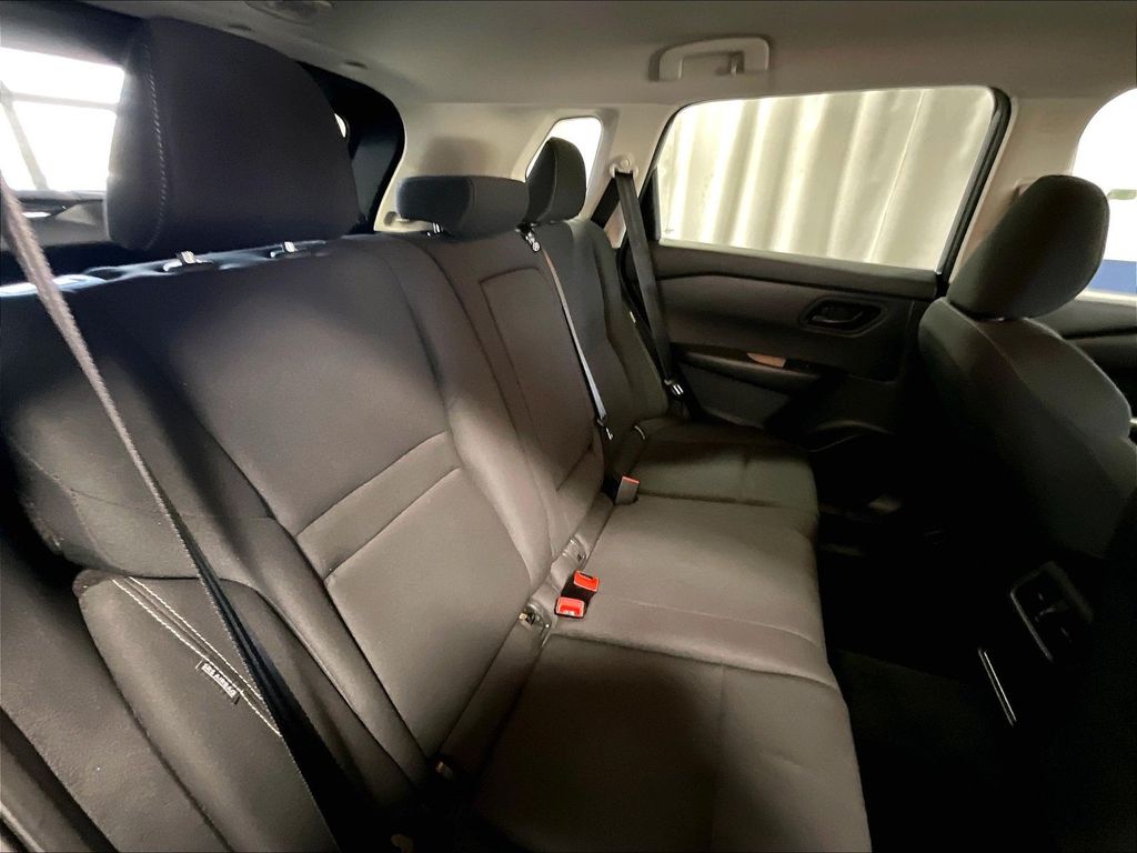 2024 Nissan Rogue — photo 16