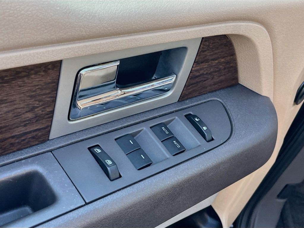 Used 2013  Ford Lariat image 16