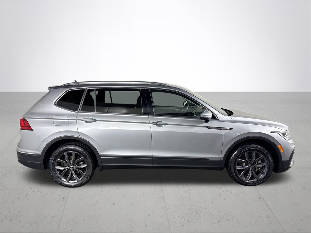 Image of 2022 Volkswagen Tiguan SE 4MOTION