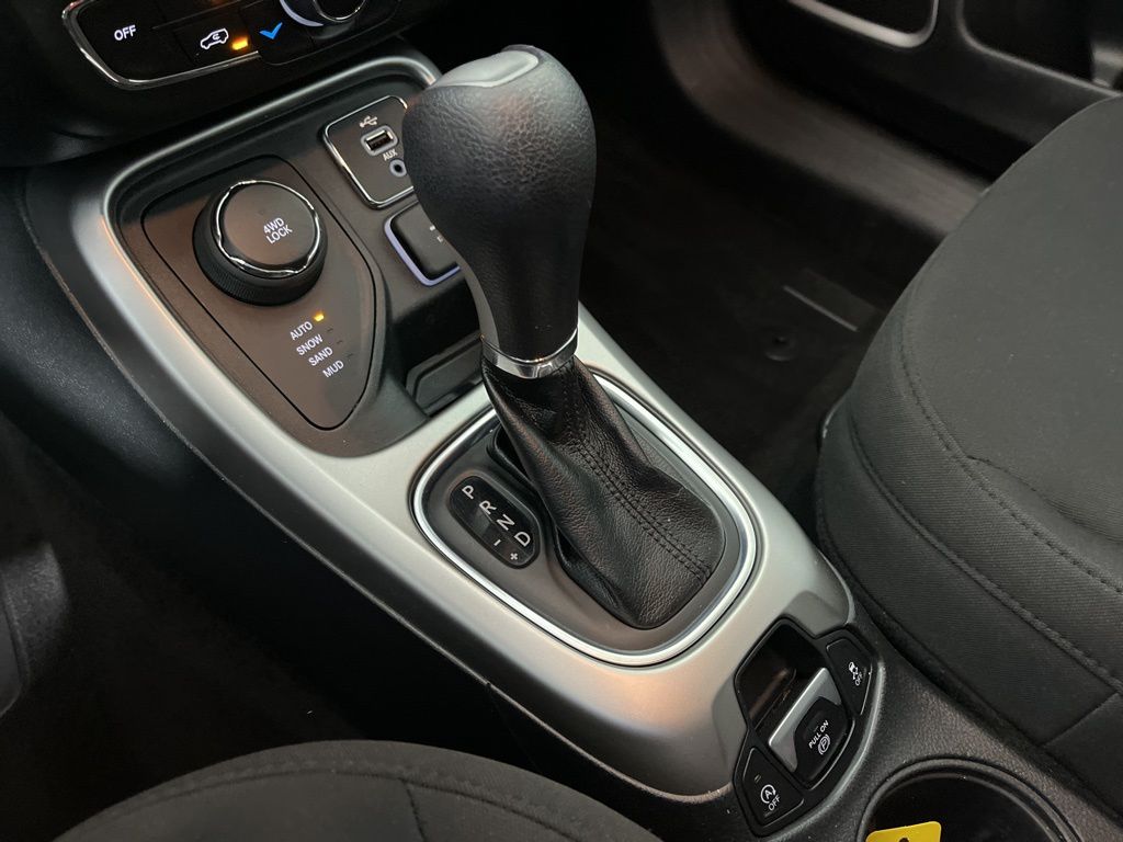 Thumbnail: 2018 Jeep Compass - 32