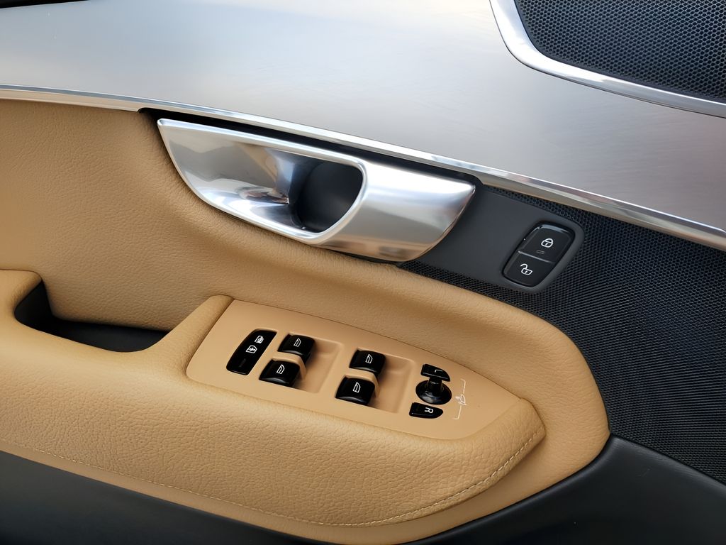 Used Car 2018 Volvo Xc90  T6 Momentum For Sale Under $15,000 In Austin, Texas