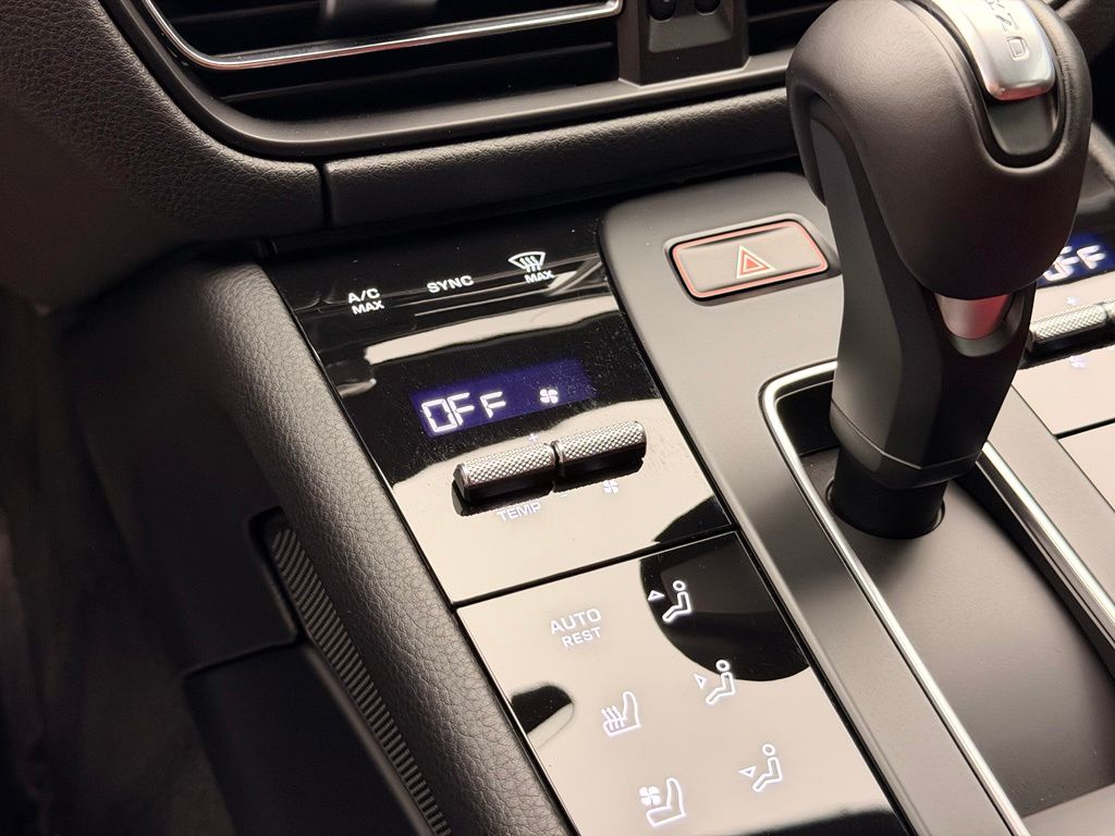 Thumbnail: 2026 Porsche Macan - 17