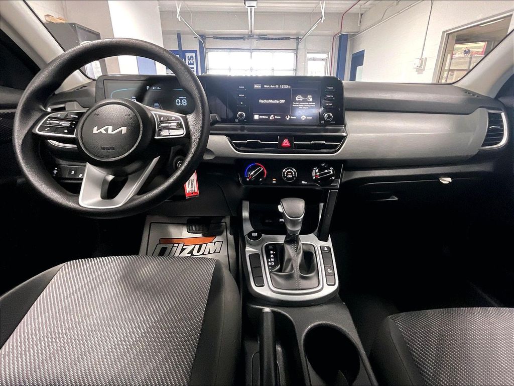 2025 Kia Seltos — photo 21