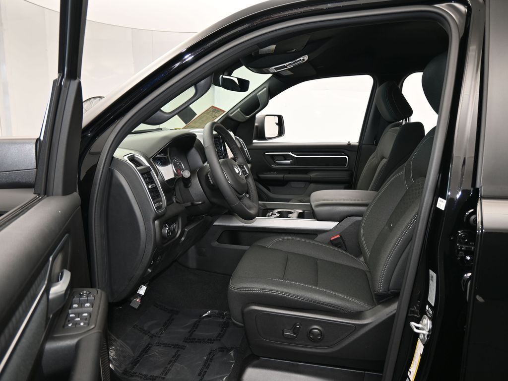 Used 2025 Diamond Black Crystal Pearlcoat Ram Big Horn/Lone Star image 11