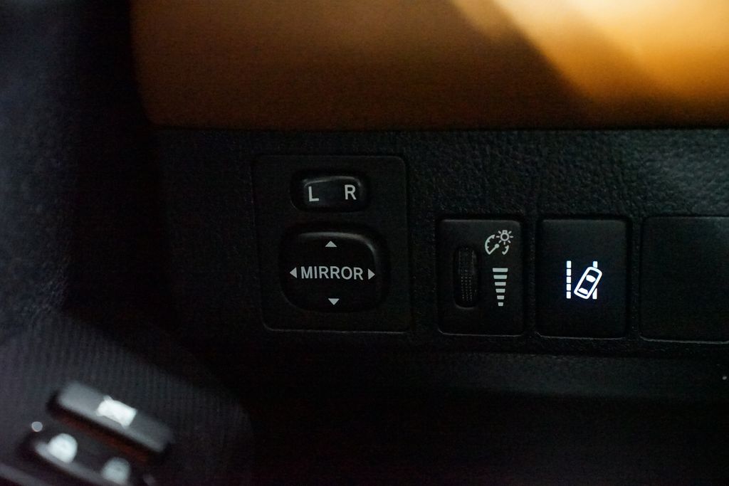Thumbnail: 2017 Toyota RAV4 - 24
