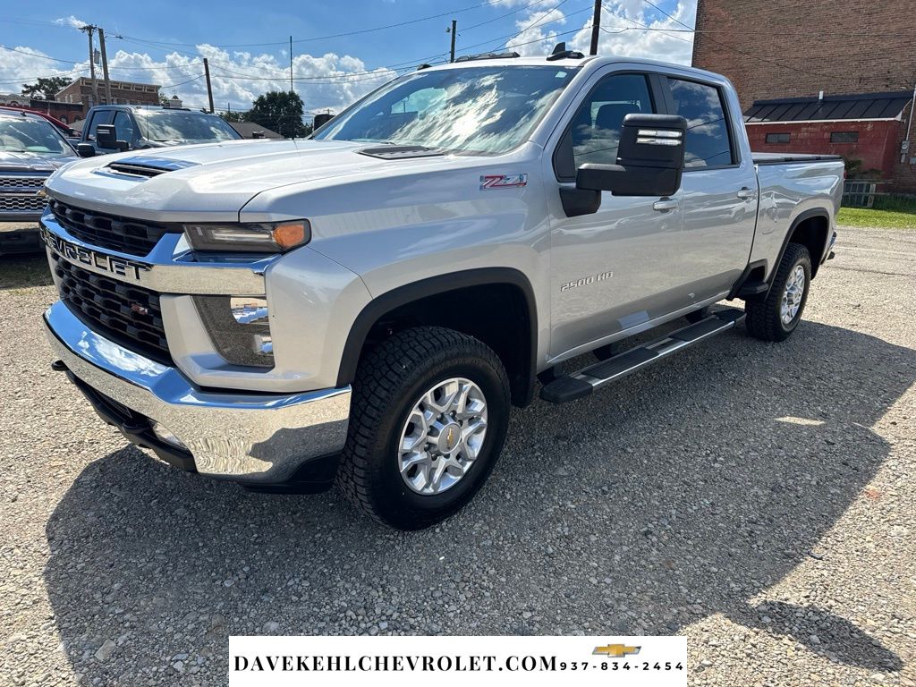 Silver Ice Metallic 2022 Chevrolet Silverado 2500HD Pickup Truck Four-Wheel Drive 6-Speed Automatic