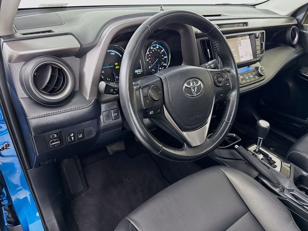 Thumbnail: 2018 Toyota RAV4 - 9