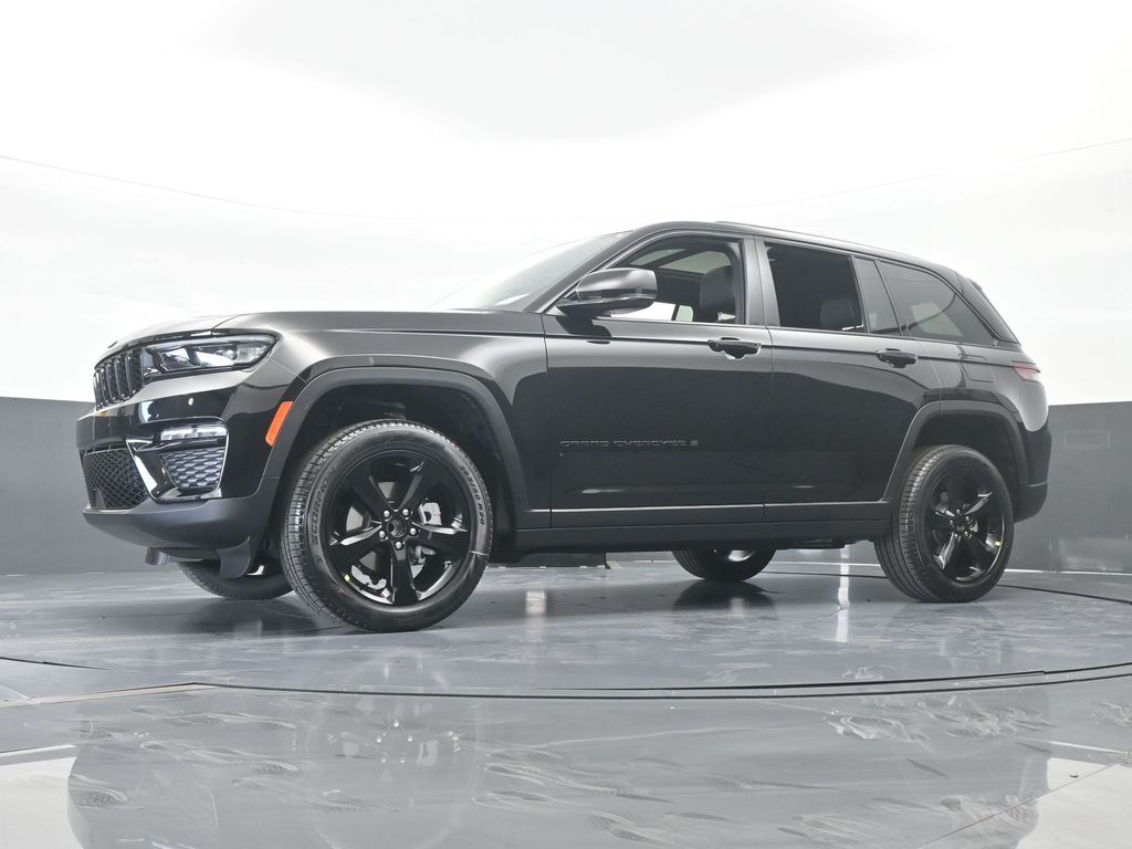 New 2025 Diamond Black Crystal Pearlcoat Jeep Limited image 50