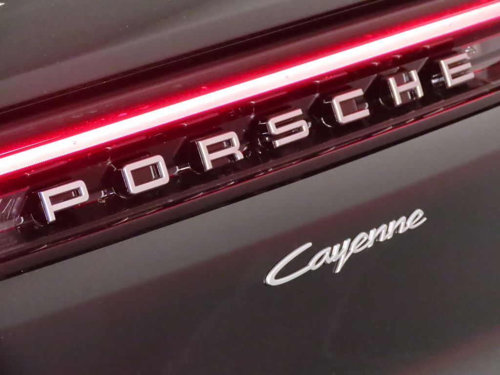 Thumbnail: 2026 Porsche Cayenne - 12