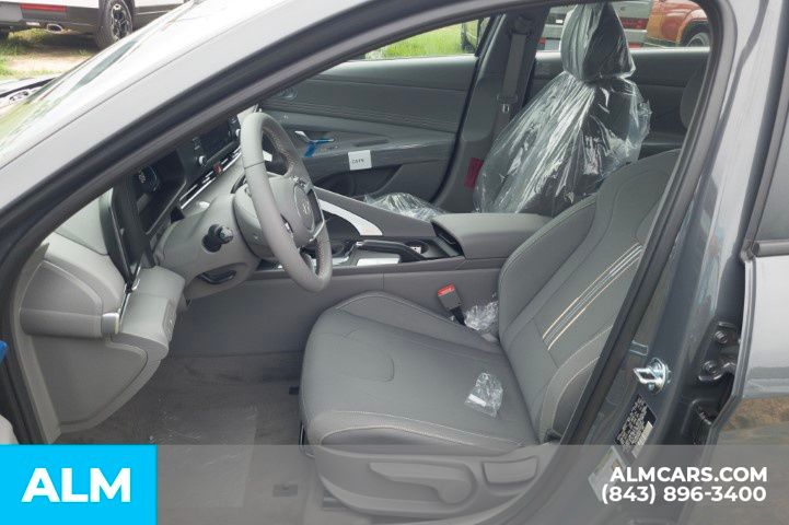Used 2025 Gray Hyundai SEL Sport image 14