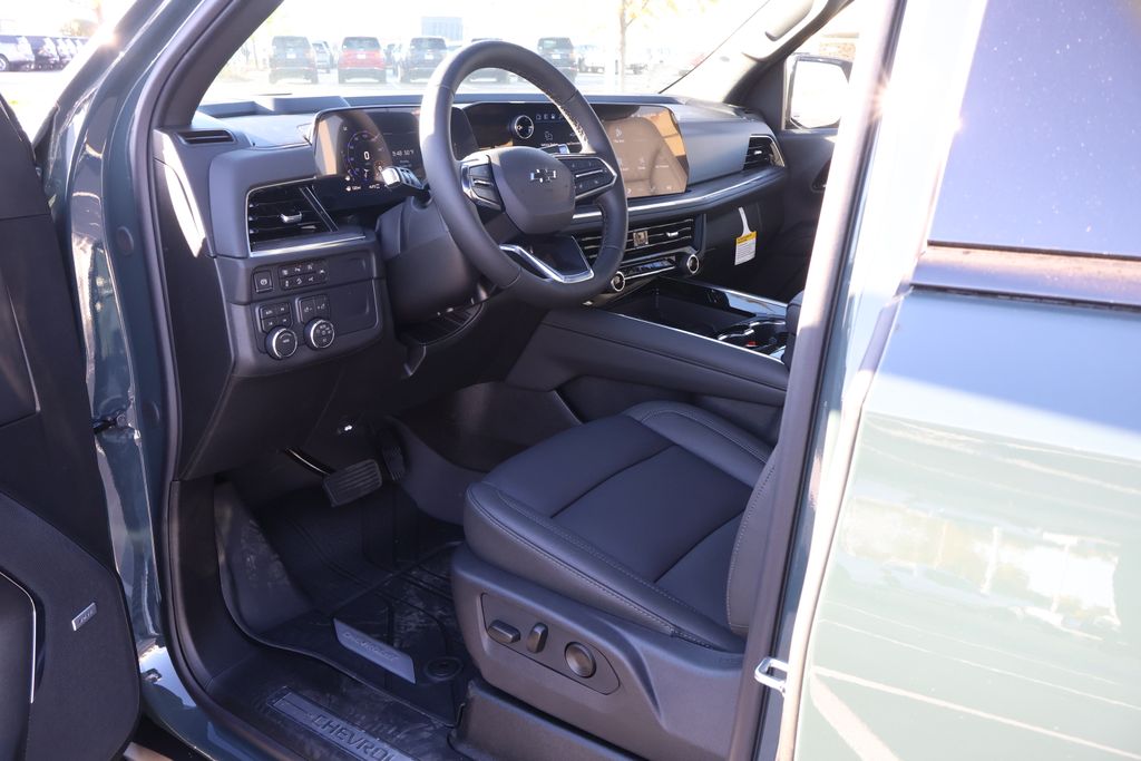 Thumbnail: 2026 Chevrolet Suburban - 14