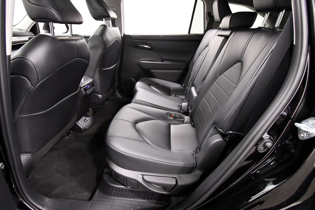 Used 2023 Toyota Highlander Hybrid SUV