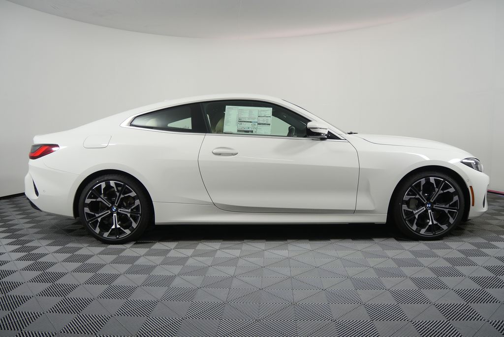 Thumbnail: 2026 BMW 4 Series - 2