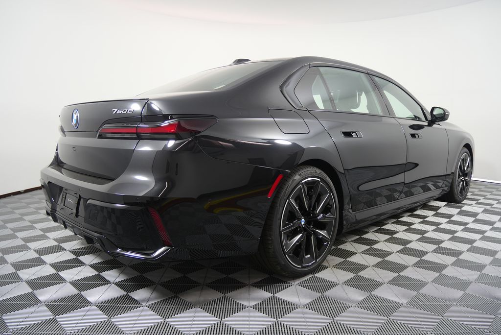 Thumbnail: 2026 BMW 7 Series - 3