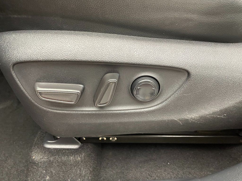 Thumbnail: 2021 Toyota Highlander - 14