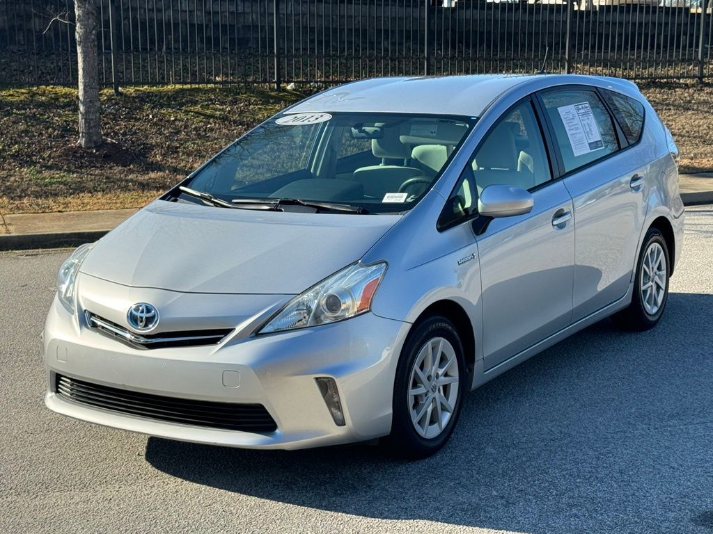 2013 Toyota Prius v Three 8