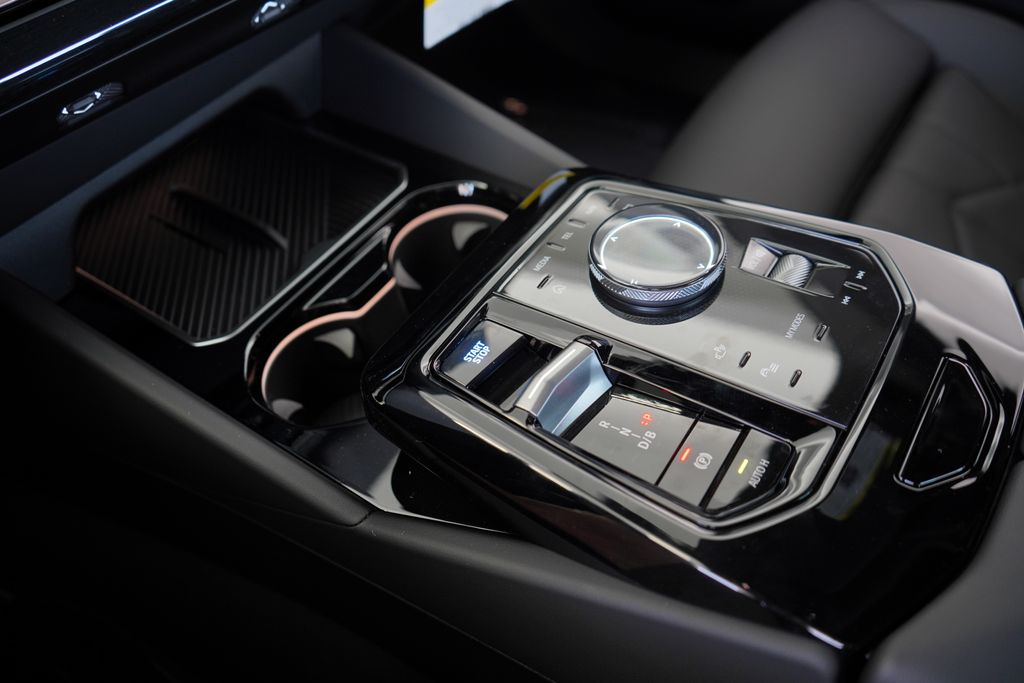 2025 BMW i5 eDrive40 19