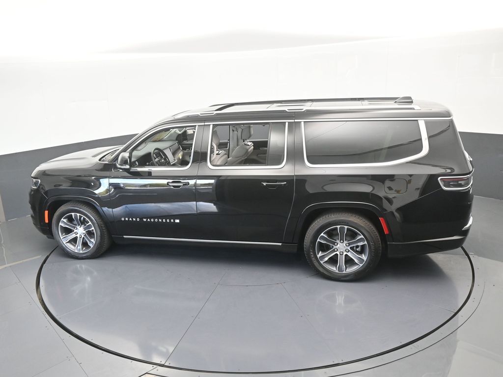 Used 2024 Diamond Black Crystal Pearlcoat Jeep Base image 62