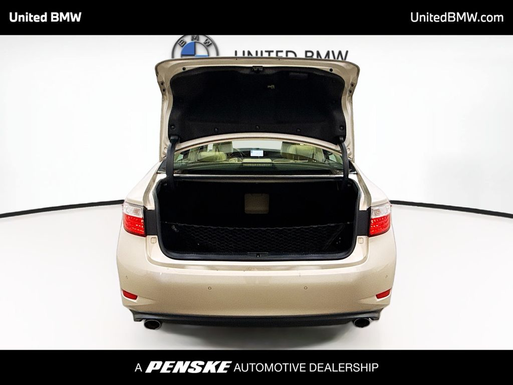 Thumbnail: 2013 Lexus ES - 14