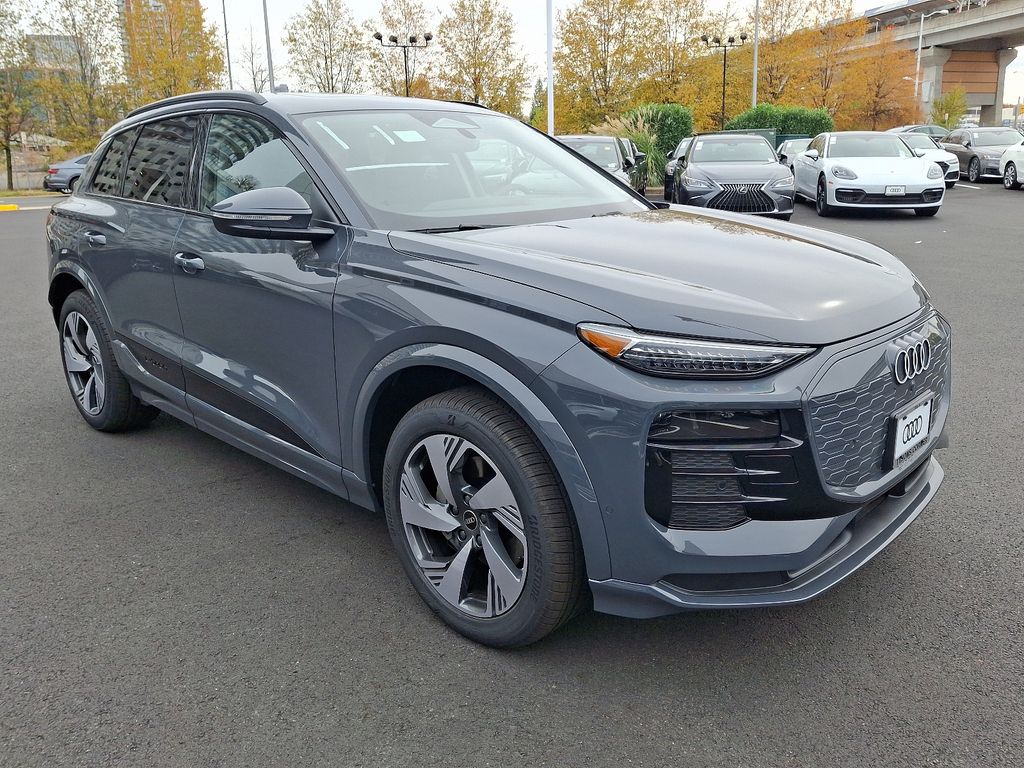 2025 Audi e-tron Premium 2