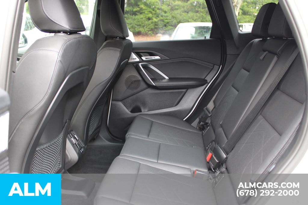 Used 2023 White BMW xDrive28i image 19