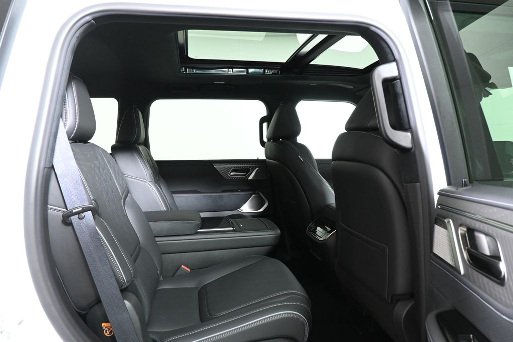 Thumbnail: 2026 INFINITI QX80 - 20