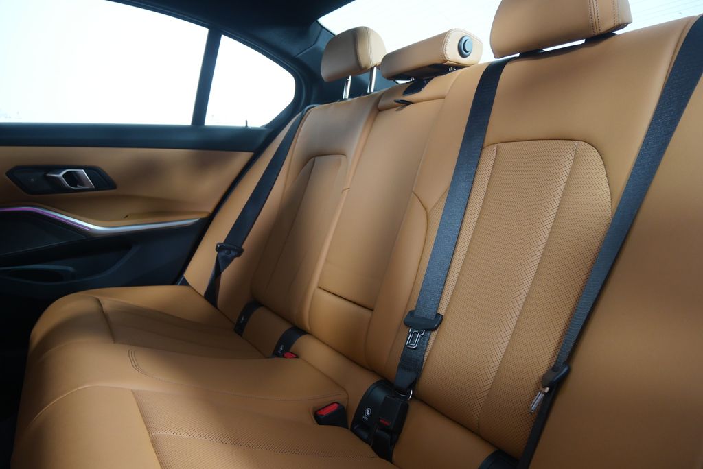 Thumbnail: 2025 BMW 3 Series - 15