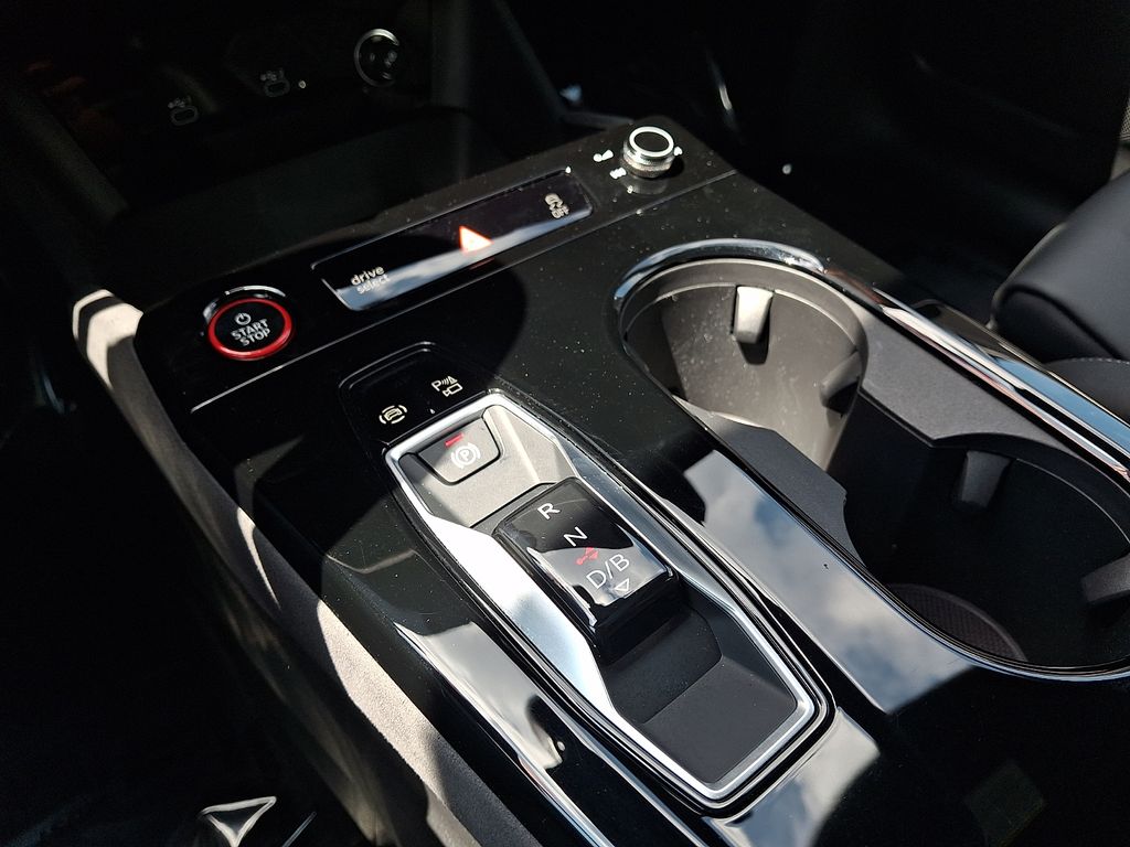 Thumbnail: 2025 Audi SQ6 e-tron - 15