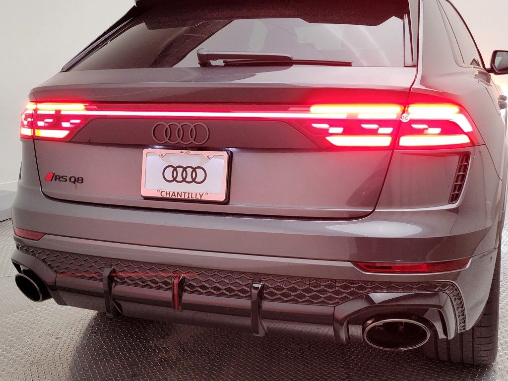 Thumbnail: 2026 Audi RS Q8 - 8