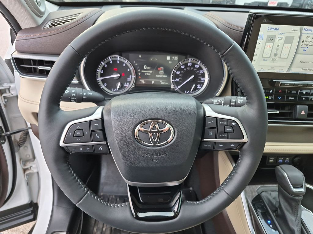 Used Car 2022 Toyota Highlander  Platinum For Sale Under $40,000 In Austin, Texas