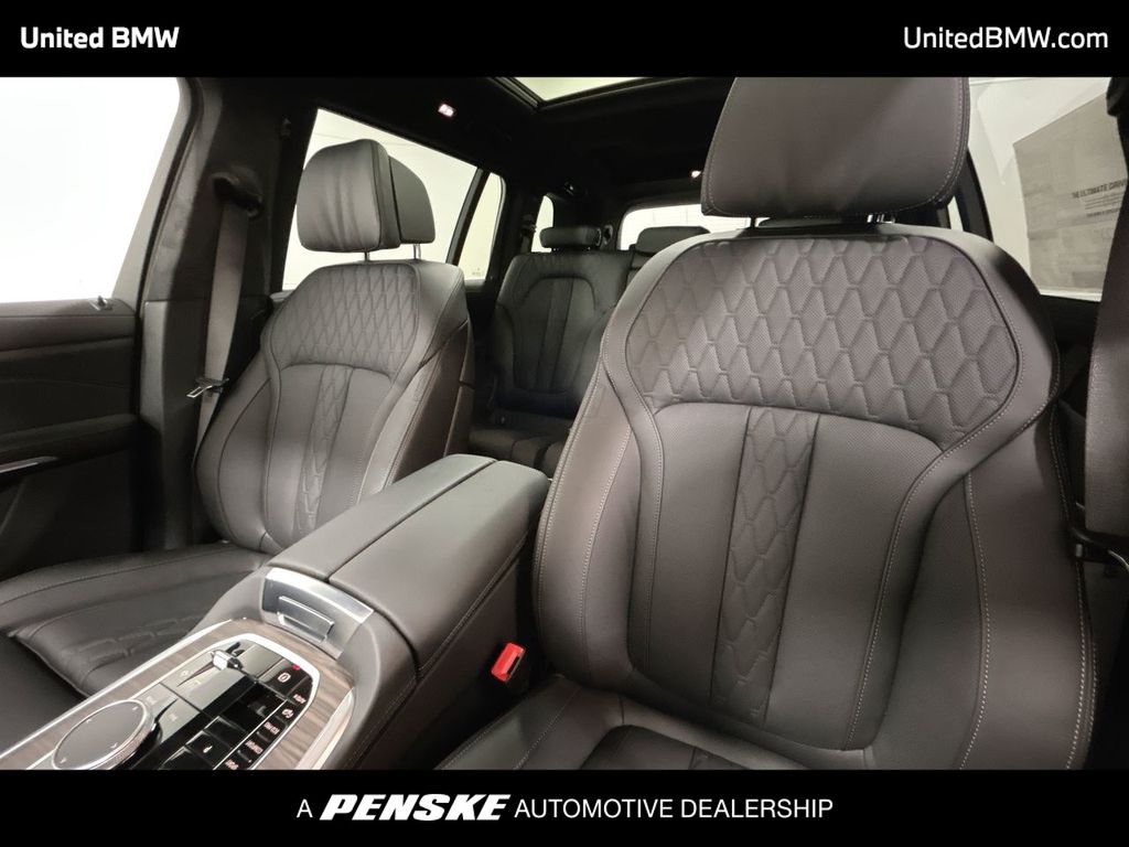 Thumbnail: 2026 BMW X7 - 13