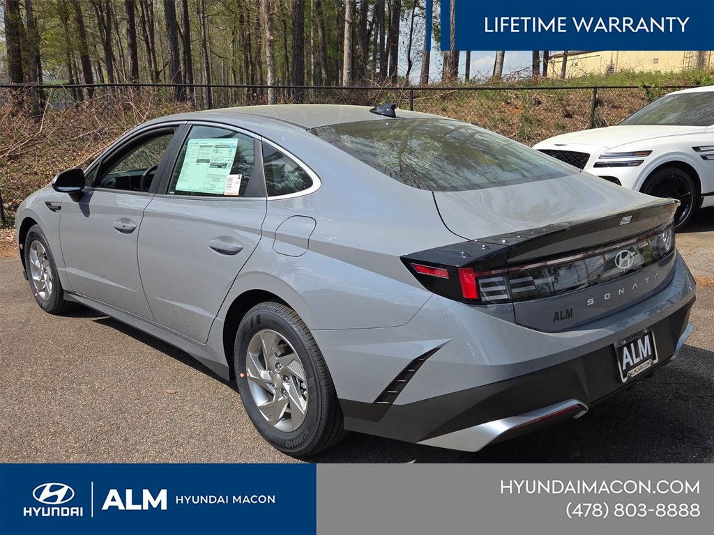 New 2026 Blue Hyundai SE image 4