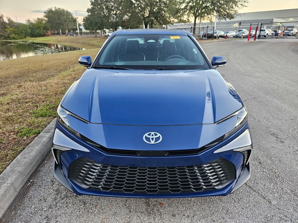 2025 Toyota Camry SE 8