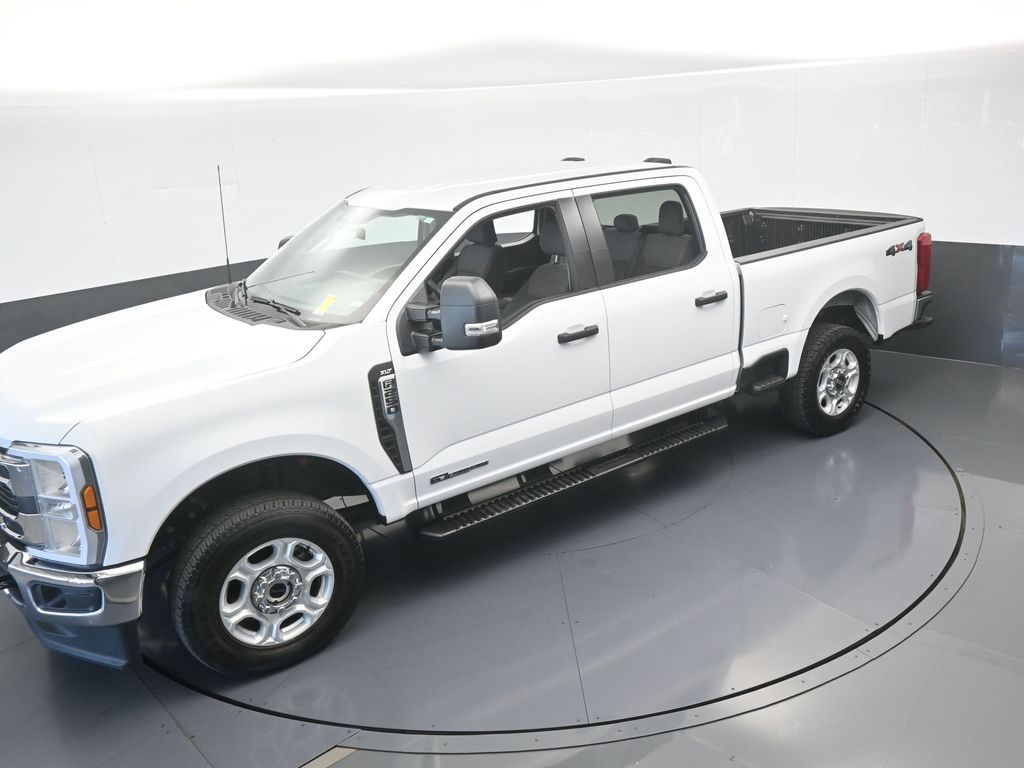 Used 2025 Oxford White Ford XLT image 51