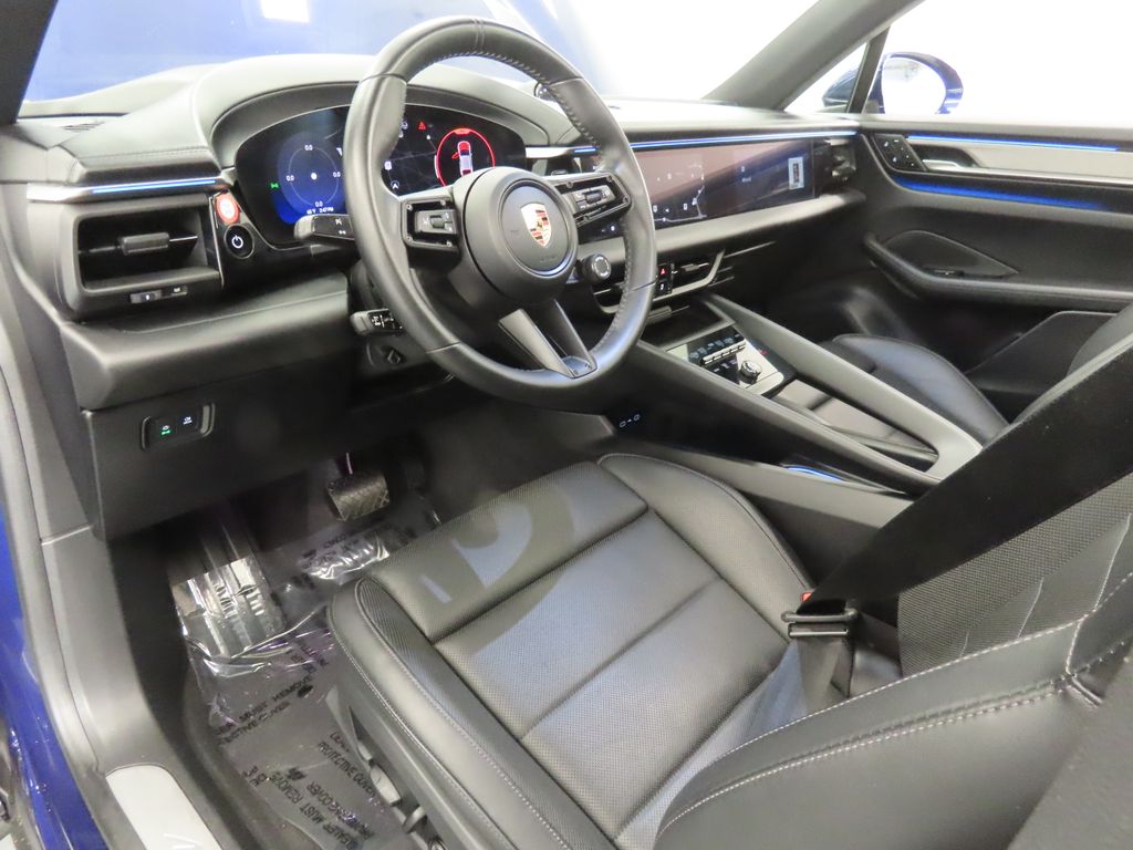 Thumbnail: 2024 Porsche Macan - 4