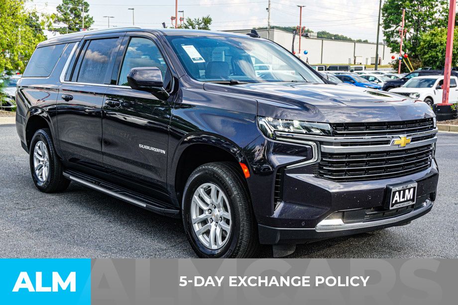 2024 Chevrolet Suburban LT photo 3